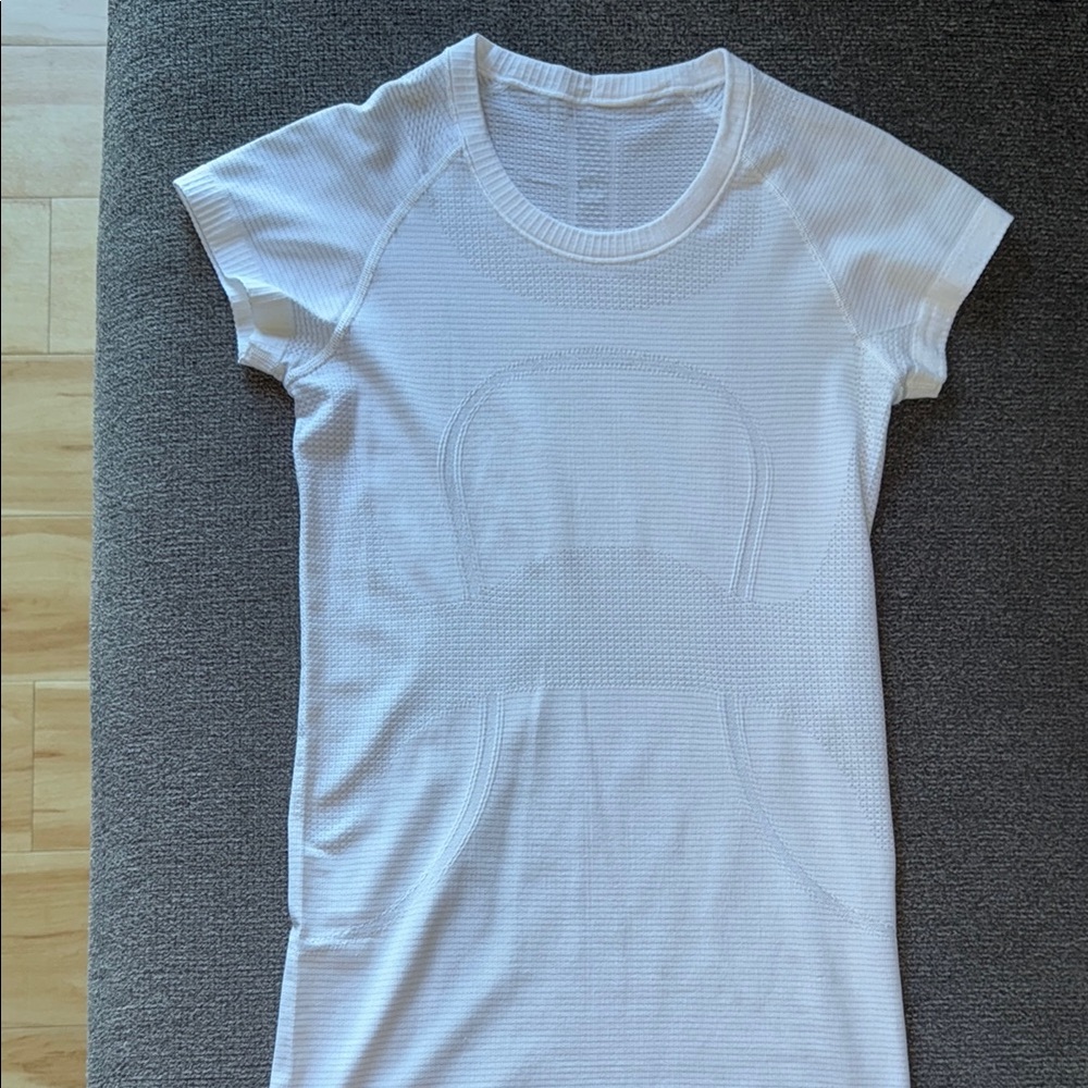 Lululemon White short sleeve